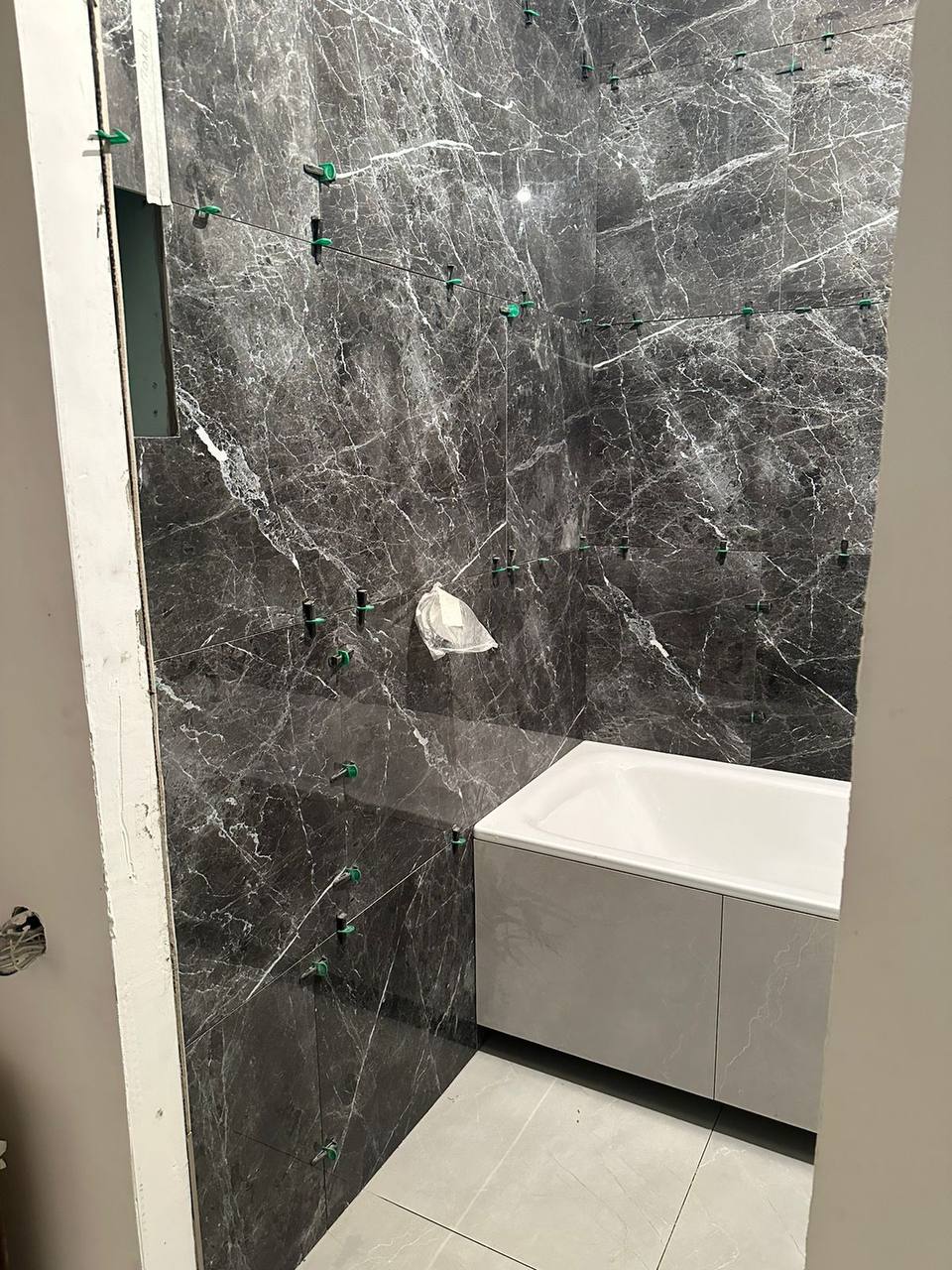 Светлая плитка